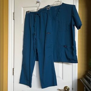 Dagacci scrub sets
